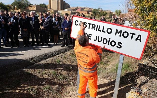 Officials look at an employee setting up a road sign reading the new name of Spanish village 'Castrillo Mota de Judios' which means 'Castrillo Mound of Jews' at the entrance of Castrillo Mota de Judios, near Burgos on October 23, 2015. (AFP PHOTO/ CESAR MANSO) Officials look at an employee setting up a road sign reading the new name of Spanish village 'Castrillo Mota de Judios' which means 'Castrillo Mound of Jews' at the entrance of Castrillo Mota de Judios, near Burgos on October 23, 2015. (AFP PHOTO/ CESAR MANSO)