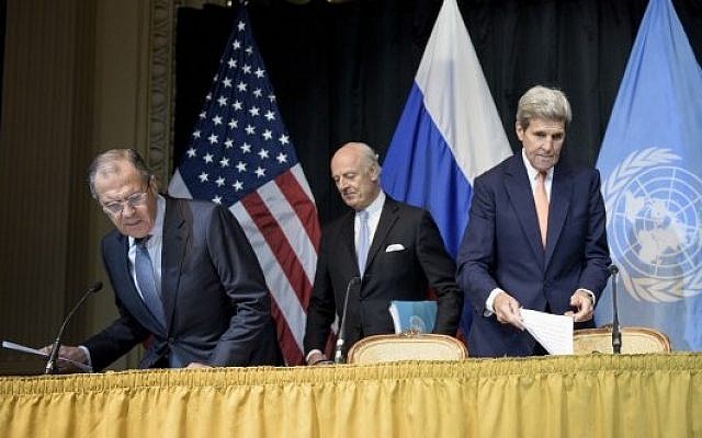 Russian Foreign Minister Sergei Lavrov (left), UN Special Envoy for Syria Staffan de Mistura (center) and US Secretary of State John Kerry arrive for a press conference at the Grand Hotel in Vienna, Austria on October 30, 2015. (AFP PHOTO/POOL/BRENDAN SMIALOWSKI) Russian Foreign Minister Sergei Lavrov (left), UN Special Envoy for Syria Staffan de Mistura (center) and US Secretary of State John Kerry arrive for a press conference at the Grand Hotel in Vienna, Austria on October 30, 2015. (AFP PHOTO/POOL/BRENDAN SMIALOWSKI)