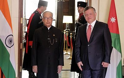 Indian President Pranab Mukherjee meets with Jordan King Abdullah II on October 10, 2015 in the capital Amman ahead of his planned trip to Israel. (Photo by AFP Photo / Khalil Mazraawi)