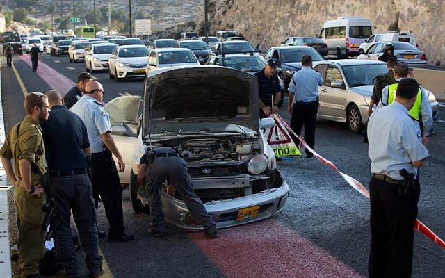 Israeli police inspect the damaged car of a Palestinian woman after she detonated a small bomb on October 11, 2015 on the highway leading from Ma'ale Adumim to Jerusalem. (AFP PHOTO/MENAHEM KAHANA) Israeli police inspect the damaged car of a Palestinian woman after she detonated a small bomb on October 11, 2015 on the highway leading from Ma'ale Adumim to Jerusalem. (AFP PHOTO/MENAHEM KAHANA)