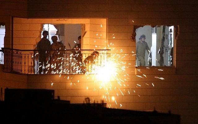Israeli soldiers dismantling the home of Maher al-Hashlamoun in Hebron on October 20,2015. (AFP/HAZEM BADER) Israeli soldiers dismantling the home of Maher al-Hashlamoun in Hebron on October 20,2015. (AFP/HAZEM BADER)