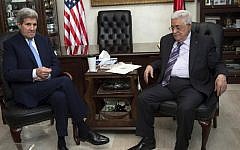 US Secretary of State John Kerry meets with PA President Mahmoud Abbas in Amman on October 24, 2015. (AFP/ POOL/CARLO ALLEGRI)