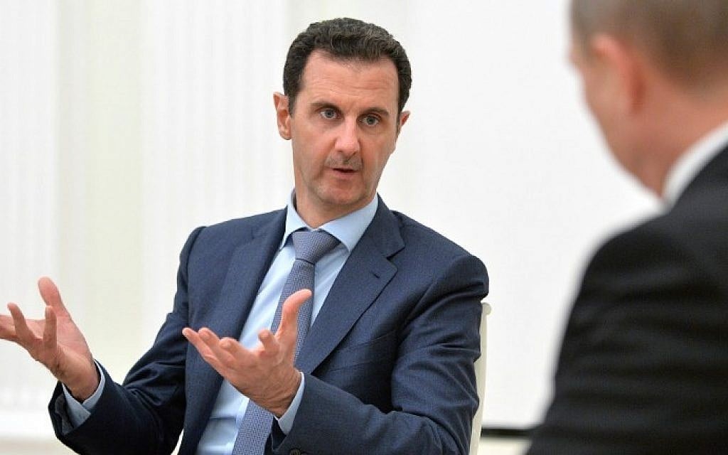 Syrian President Bashar Assad (left) speaks with his Russian counterpart Vladimir Putin (right) during a meeting at the Kremlin in Moscow on October 20, 2015. (AFP/Ria Novosti/Kremlin Pool/Alexey Druzhinin)