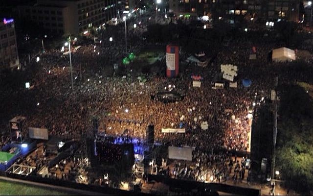 Tens of thousands attend a rally marking 20 years since the assassination of the late Israeli prime minister Yitzhak Rabin at Tel Aviv’s Rabin Square on October 31, 2015. (Dror Israel/Hanor Haoved Vehalomed, courtesy) Tens of thousands attend a rally marking 20 years since the assassination of the late Israeli prime minister Yitzhak Rabin at Tel Aviv’s Rabin Square on October 31, 2015. (Dror Israel/Hanor Haoved Vehalomed, courtesy)