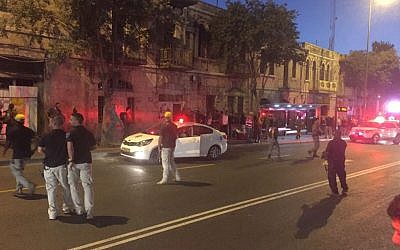 Police and security after a stabbing attack outside Jerusalem's central bus station on October 14, 2015 (Police spokesman)