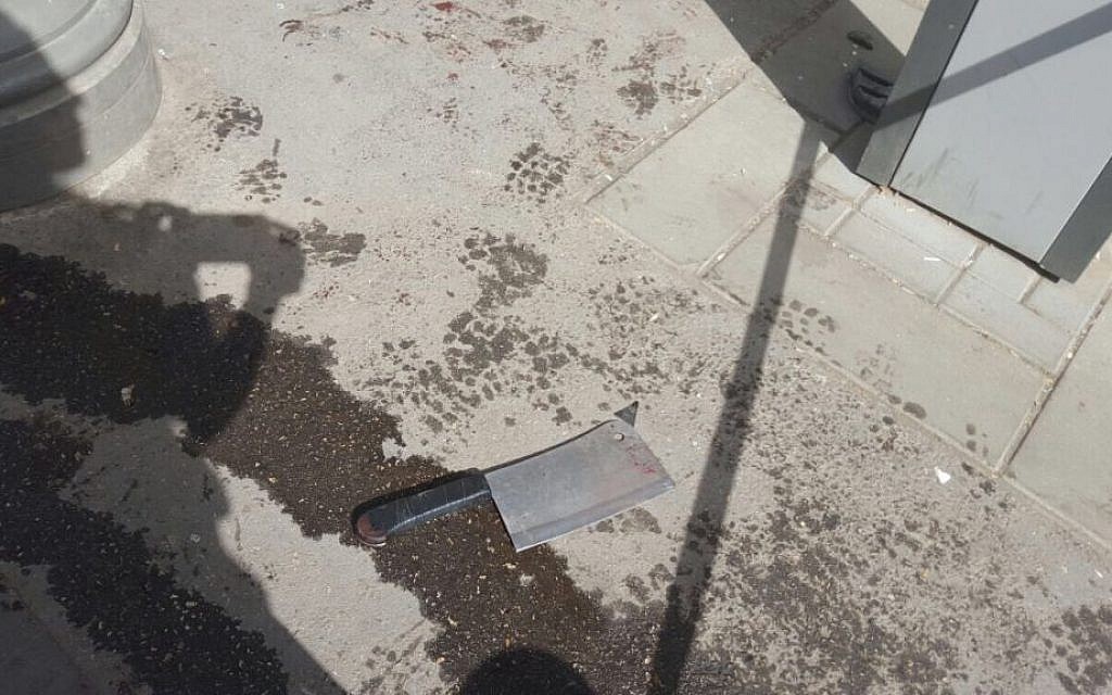 Knife used by the attacker on Malkei Yisrael street in Jerusalem on Oct. 13, 2015. One man died, another was injured in the attack. (Israel Police)