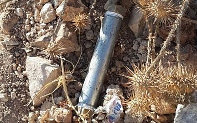 Border Police discovered a pipe bomb at a checkpoint near Issawiya in East Jerusalem on October 16, 2015. (Border Police) 