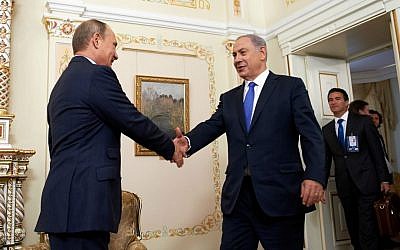 Russian President Vladimir Putin, left, greeting Israeli Prime Minister Benjamin Netanyahu in Moscow, September 21, 2015. (Israeli Embassy in Russia/Flash90/via JTA)