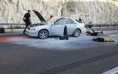 Police at the scene of an attempted suicide bombing near Ma'ale Adumim, just east of Jerusalem, on Sunday morning, October 11, 2015 (Israel Police) Police at the scene of an attempted suicide bombing near Ma'ale Adumim, just east of Jerusalem, on Sunday morning, October 11, 2015 (Israel Police)