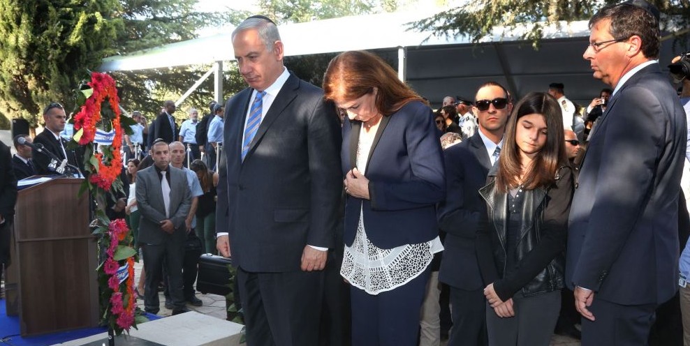Prime Minister Benjamin Netanyahu, seen with Dalia Rabin and Yuval Rabin, the children of late prime minister Yitzhak Rabin, at a memorial service at Mount Herzl cemetery in Jerusalem, marking the 18th anniversary of Rabin's assassination. October 16, 2013. (Photo by Marc Israel Selleml/POOL/Flash90) Prime Minister Benjamin Netanyahu, seen with Dalia Rabin and Yuval Rabin, the children of late prime minister Yitzhak Rabin, at a memorial service at Mount Herzl cemetery in Jerusalem, marking the 18th anniversary of Rabin's assassination. October 16, 2013. (Photo by Marc Israel Selleml/POOL/Flash90)