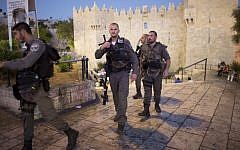 Illustrative image of Border Police officers on patrol at Damascus Gate outside the Old City of Jerusalem (Yonatan Sindel/Flash90)