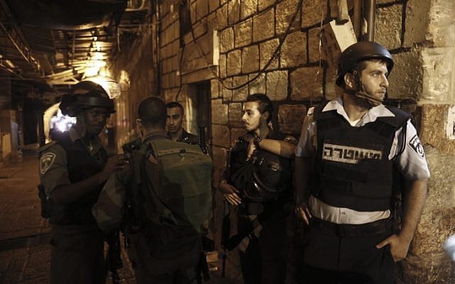 Israeli police near the scene where a stabbing attack took place in the Old City of Jerusalem on October 3, 2015. (Yonatan Sindel/Flash90) Israeli police near the scene where a stabbing attack took place in the Old City of Jerusalem on October 3, 2015. (Yonatan Sindel/Flash90)
