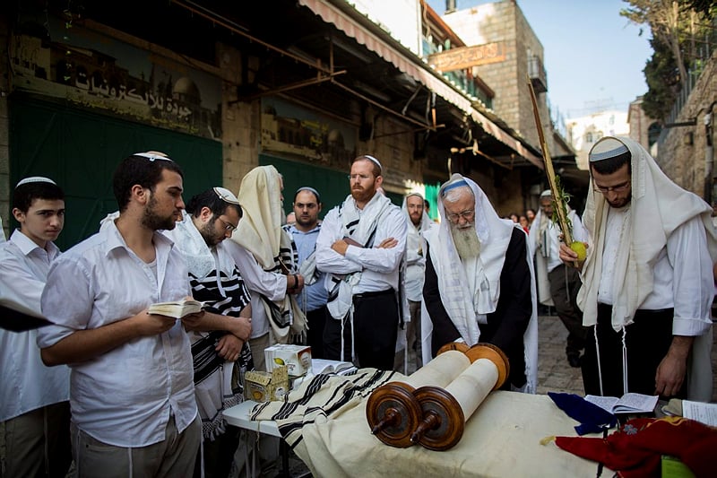 Jewish men pray at the site of where two Israeli men, one in his 40s and the other in his 20s, died of their wounds Saturday night after being stabbed in Jerusalem’s Old City in a terror attack, October 4, 2015. (Yonatan Sindel/Flash90) Jewish men pray at the site of where two Israeli men, one in his 40s and the other in his 20s, died of their wounds Saturday night after being stabbed in Jerusalem’s Old City in a terror attack, October 4, 2015. (Yonatan Sindel/Flash90)