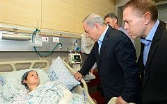 Prime Minister Benjamin Netanyahu and Minister of Public Security Gilad Erdan visit Adele Banita, whose husband Aharon was stabbed to death in a terror attack in Jerusalem's Old City on October 3, 2015, at Hadassah EIn Kerem hospital in Jerusalem on October 5, 2015. (Photo by Kobi Gideon/GPO)