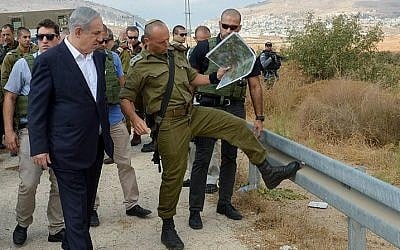 Prime Minister Benjamin Netanyahu (L) seen as he visits the Judea and Samaria area on October 6, 2015, Following recent terror attacks. (Amos Ben Gershom/GPO) 