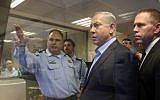 Prime Minister Benjamin Netanyahu (center), Public Security Minister Gilad Erdan (right) and interim police chief Benzi Sau at police headquarters in Jerusalem, October 7, 2015. (Marc Israel Sellem/Pool)