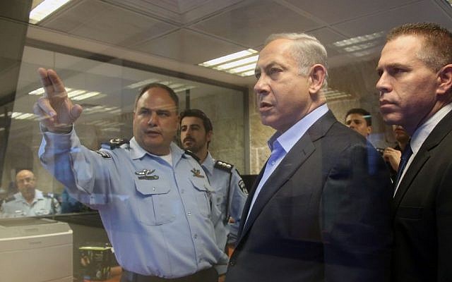 Prime Minister Benjamin Netanyahu (center), Public Security Minister Gilad Erdan (right) and interim police chief Benzi Sau at police headquarters in Jerusalem, October 7, 2015. (Marc Israel Sellem/Pool) Prime Minister Benjamin Netanyahu (center), Public Security Minister Gilad Erdan (right) and interim police chief Benzi Sau at police headquarters in Jerusalem, October 7, 2015. (Marc Israel Sellem/Pool)
