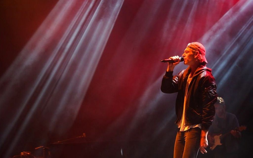 Matisyahu, Jewish-American reggae rapper and alternative rock musician performs at the Sultan Pool in Jerusalem on October 10, 2015. (Flash90)