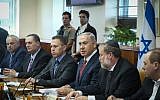 Prime Minister Benjamin Netanyahu leads the weekly cabinet meeting on October 11, 2015. (Amit Shabi, Pool)