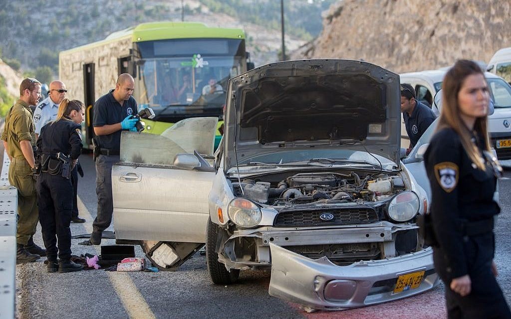 Police and a forensic team at the scene of an attempted bombing near Ma'ale Adumim, just east of Jerusalem, on Sunday, October 11, 2015 (Yonatan Sindel/Flash90) Police and a forensic team at the scene of an attempted bombing near Ma'ale Adumim, just east of Jerusalem, on Sunday, October 11, 2015 (Yonatan Sindel/Flash90)