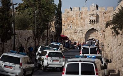Israeli police at the scene of attempted stabbing of a police officer outside Lions' Gate in the Old City of Jerusalem on October 12, 2015. (Yonatan Sindel/Flash90)