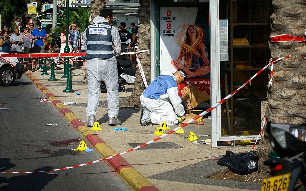 Police and rescue personnel at the scene of a stabbing terror attack in Ra'anana on October 13, 2015. (Flash90) Police and rescue personnel at the scene of a stabbing terror attack in Ra'anana on October 13, 2015. (Flash90)
