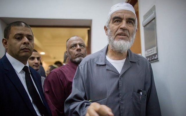 Sheikh Raed Salah, right, in the Jerusalem District Court on October 14, 2015 (Yonatan Sindel/Flash90) Sheikh Raed Salah, right, in the Jerusalem District Court on October 14, 2015 (Yonatan Sindel/Flash90)