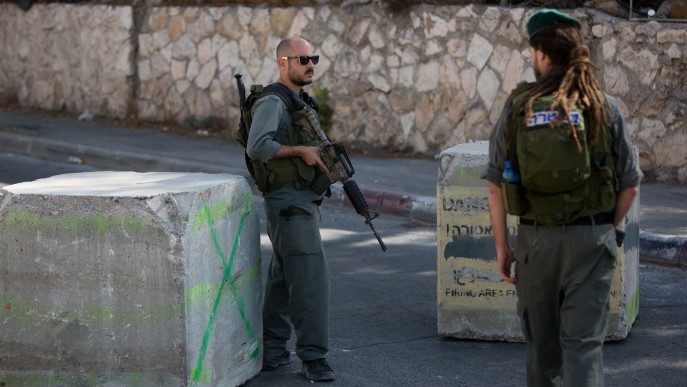 Israeli Border Police guard the entrance to the East Jerusalem neighborhood of Jabel Mukaber, on October 15, 2015. (Yonatan Sindel/Flash90) Israeli Border Police guard the entrance to the East Jerusalem neighborhood of Jabel Mukaber, on October 15, 2015. (Yonatan Sindel/Flash90)