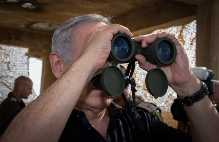 Prime Minister Benjamin Netanyahu visits the border of the Gaza Strip on October 20, 2015. (Haim Zach / GPO) Prime Minister Benjamin Netanyahu visits the border of the Gaza Strip on October 20, 2015. (Haim Zach / GPO)