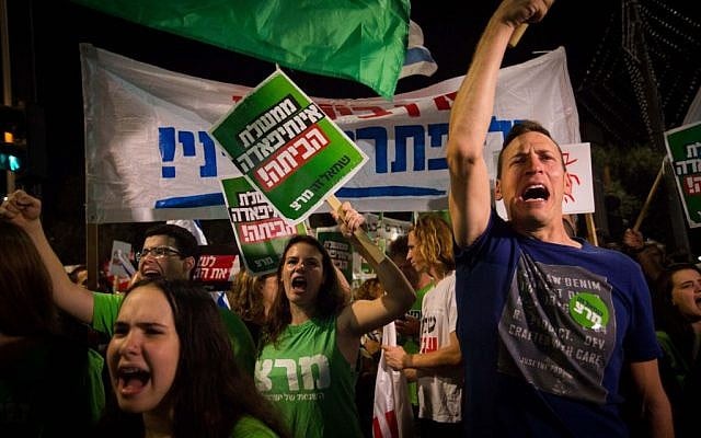 Thousands of Israelis attend a march organized by the 'Peace Now' movement from Rabin Square to the IDF headquarters in Tel Aviv on October 24, 2015. (Miriam Alster/FLASH90) Thousands of Israelis attend a march organized by the 'Peace Now' movement from Rabin Square to the IDF headquarters in Tel Aviv on October 24, 2015. (Miriam Alster/FLASH90)