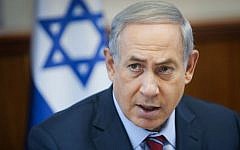 Prime Minister Benjamin Netanyahu leads the weekly cabinet meeting in Jerusalem, October 25, 2015. (Alex Kolomoisky/Pool)