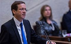 Zionist Union party leader Isaac Herzog speaks at a memorial ceremony marking 20 years since the assassination of Yitzhak Rabin, in the Knesset, October 26, 2015. (Photo by Yonatan Sindel/Flash90)