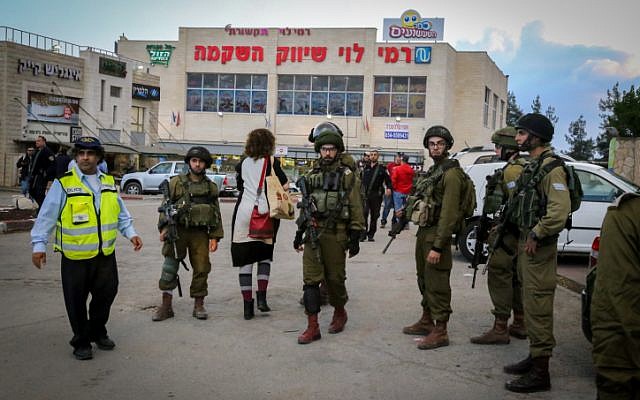 Israeli soldiers outside Rami Levy supermarket in the Etzion bloc in the West Bank, where a Palestinian attacker wounded an Israeli woman after stabbing her in the back on October 28, 2015. (Gershon Elinsonl/Flash90) Israeli soldiers outside Rami Levy supermarket in the Etzion bloc in the West Bank, where a Palestinian attacker wounded an Israeli woman after stabbing her in the back on October 28, 2015. (Gershon Elinsonl/Flash90)