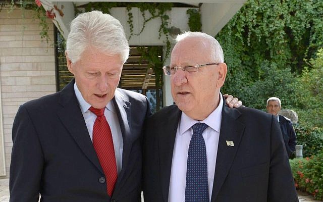 Former US president Bill Clinton meets with President Reuven Rivlin in Jerusalem on October 30, 2015 (GPO) Former US president Bill Clinton meets with President Reuven Rivlin in Jerusalem on October 30, 2015 (GPO)