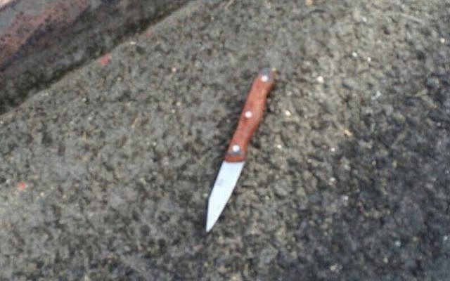 Police release a photo of a knife they say was being concealed by an East Jerusalem man who was found observing homes in the Nof Zion neighborhood of the capital on October 23, 2015. (Israel Police) Police release a photo of a knife they say was being concealed by an East Jerusalem man who was found observing homes in the Nof Zion neighborhood of the capital on October 23, 2015. (Israel Police)