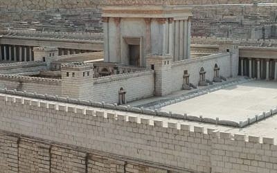 The Israel Museum's Second Temple Model. The "soreg," a fence partitioning the complex, can be seen to the right of the sanctum, beside the steps. (Ilan Ben Zion/Times of Israel staff)