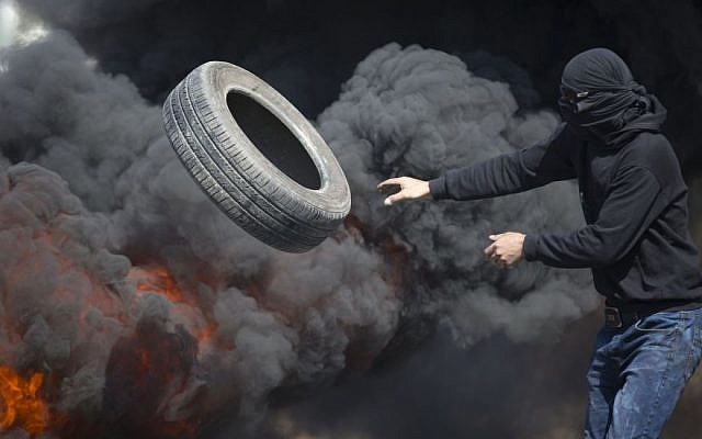 Palestinians burn tires during clashes with Israeli troops near Ramallah, West Bank, Friday, October 16, 2015. (AP/Majdi Mohammed)