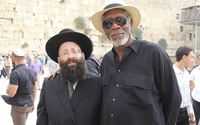 Morgan Freeman meeting with the rabbi of the Western Wall, Shmuel Rabinowitz, during a visit to the site on October 25, 2015. (Courtesy of the Western Wall Heritage Foundation)
