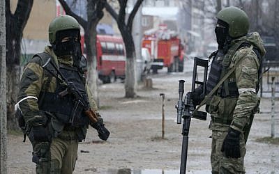 Illustrative photo of Russian special force soldiers during an anti-terrorist operation in Makhachkala, the regional capital of Dagestan, Russia, on January 20, 2014. (Abdula Magomedov/NewsTeam via AP, File)