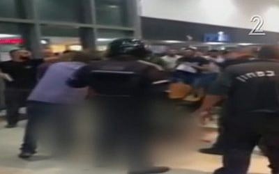 Security forces responding to a terror attack at the Beersheba central bus station on October 18, 2015. (Screen capture: Channel 2)
