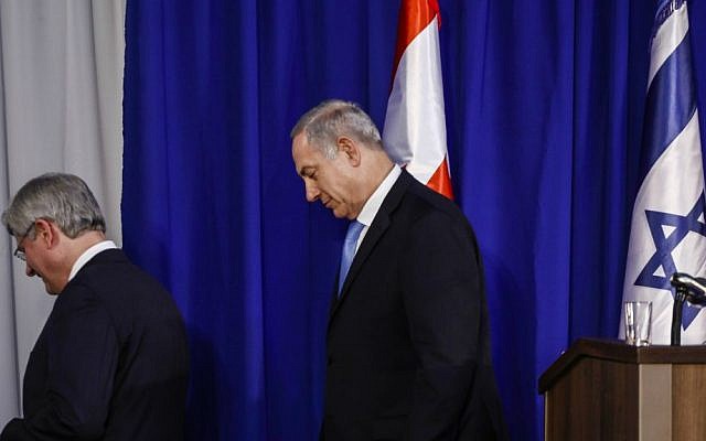 Prime Minister Benjamin Netanyahu with Canadian Prime Minister Stephen Harper in Netanyahu's office in Jerusalem, Tuesday, January 21, 2014. (Flash90)