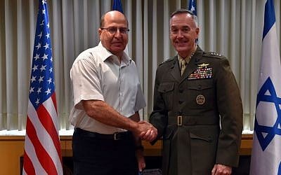 Defense Minister Moshe Ya'alon meets with US Military Chief of Staff General Joseph Dunford at the Defense Ministry headquarters in Tel Aviv on Sunday, October 18, 2015. (Ariel Harmoni/Defense Ministry)