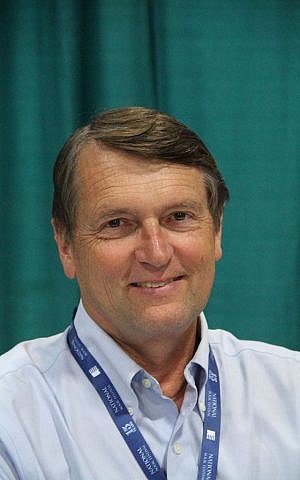 Ed Larson (CC BY-SA fourandsixty, Wikipedia)
