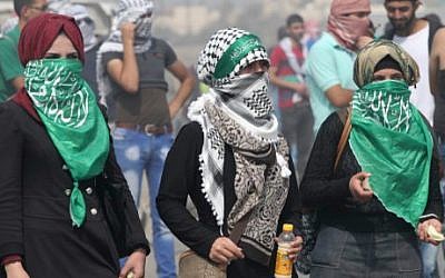 Palestinians protesting against Israel and throwing stones towards the Jewish settlement of Beit Hagai, at the southern entrance to the West Bank city of Hebron, October 18, 2015 (AFP PHOTO/HAZEM BADER) Palestinians protesting against Israel and throwing stones towards the Jewish settlement of Beit Hagai, at the southern entrance to the West Bank city of Hebron, October 18, 2015 (AFP PHOTO/HAZEM BADER)
