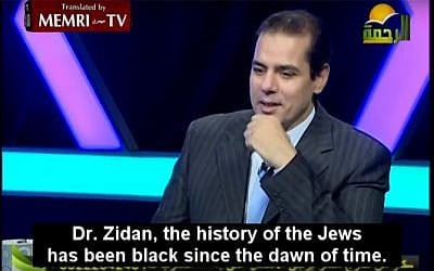 Host Khaled Muhammad discusses burning Jews in an interview with Islamic history professor Yusri Ahmad Zidan, during a show on Egyptian TV channel Al-Rahma on October 27, 2015, according to watchdog group MEMRI (screen capture: YouTube)