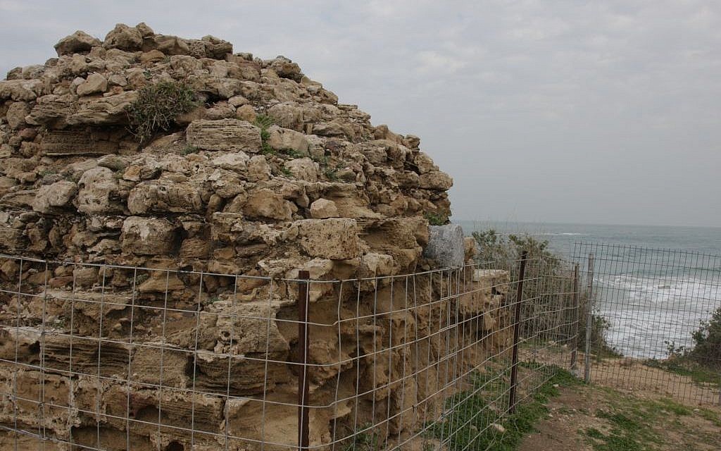 Muslim fortress remains at Palmachim (Shmuel Bar-Am)