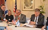 NASA Administrator Charles Bolden (center) and Israel Space Agency Director General Menachem Kidron (right) sign cooperation agreement at the International Astronautical Congress held in Jerusalem, October 13, 2015 (Photo by Yair Zrika)