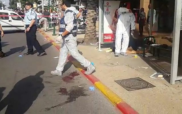Police at the scene of a stabbing attack in Ra'anana on October 13, 2015 (screen capture: Israel Police) Police at the scene of a stabbing attack in Ra'anana on October 13, 2015 (screen capture: Israel Police)