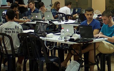 Hacking away at the Sukkathon, October 1, 2015. (Iddan Aharonson)