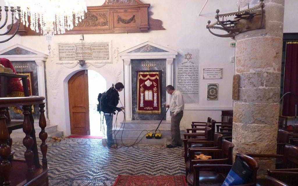Excavation team at the 400-year-old Kaha Shalom synagogue on Rhodes, Greece, using ground-penetrating radar to detect artifacts. (Courtesy) Excavation team at the 400-year-old Kaha Shalom synagogue on Rhodes, Greece, using ground-penetrating radar to detect artifacts. (Courtesy)